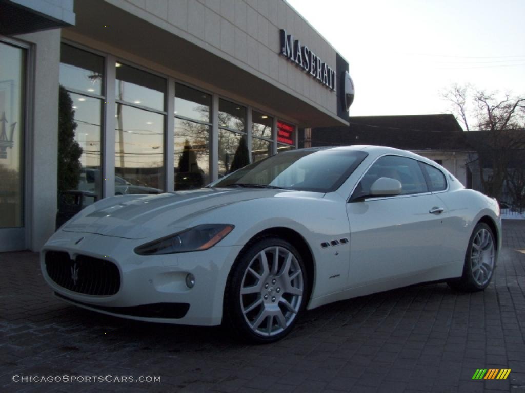 2009 Maserati GranTurismo,  Bianco Eldorado (White) / Beige