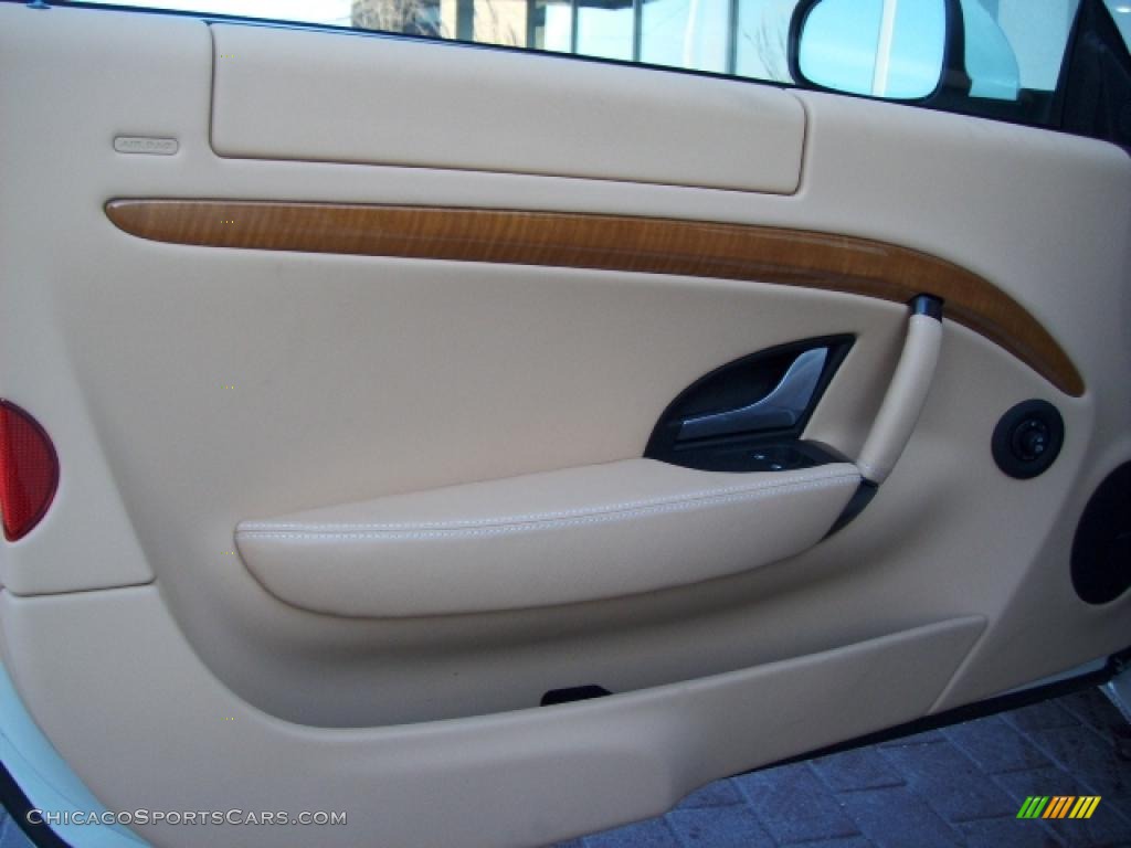 2009 Maserati GranTurismo,  Bianco Eldorado (White) / Beige
