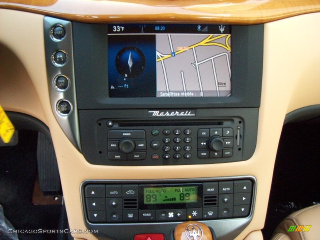 2009 Maserati GranTurismo,  Bianco Eldorado (White) / Beige