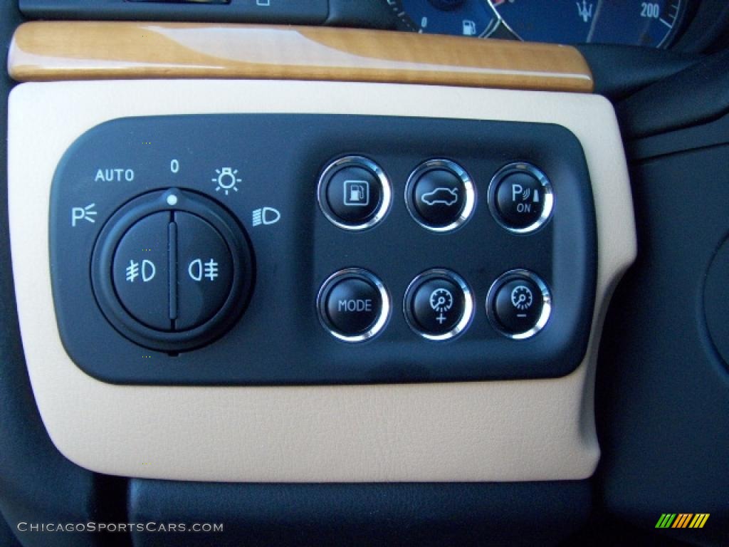 2009 Maserati GranTurismo,  Bianco Eldorado (White) / Beige