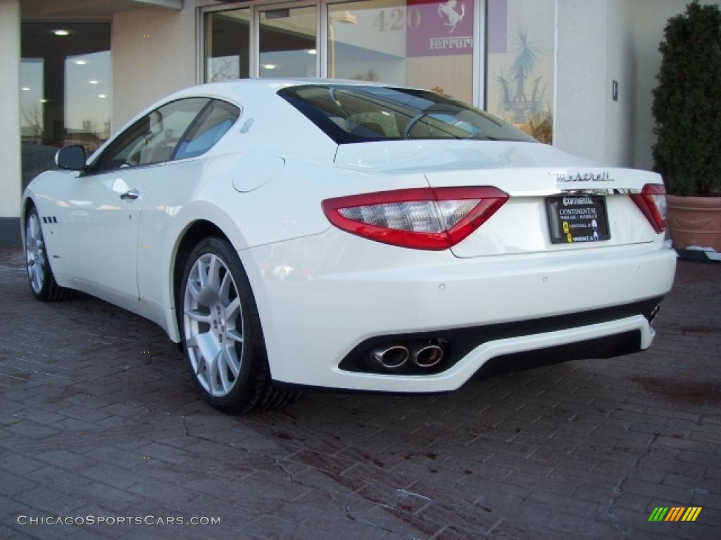 2009 Maserati GranTurismo,  Bianco Eldorado (White) / Beige