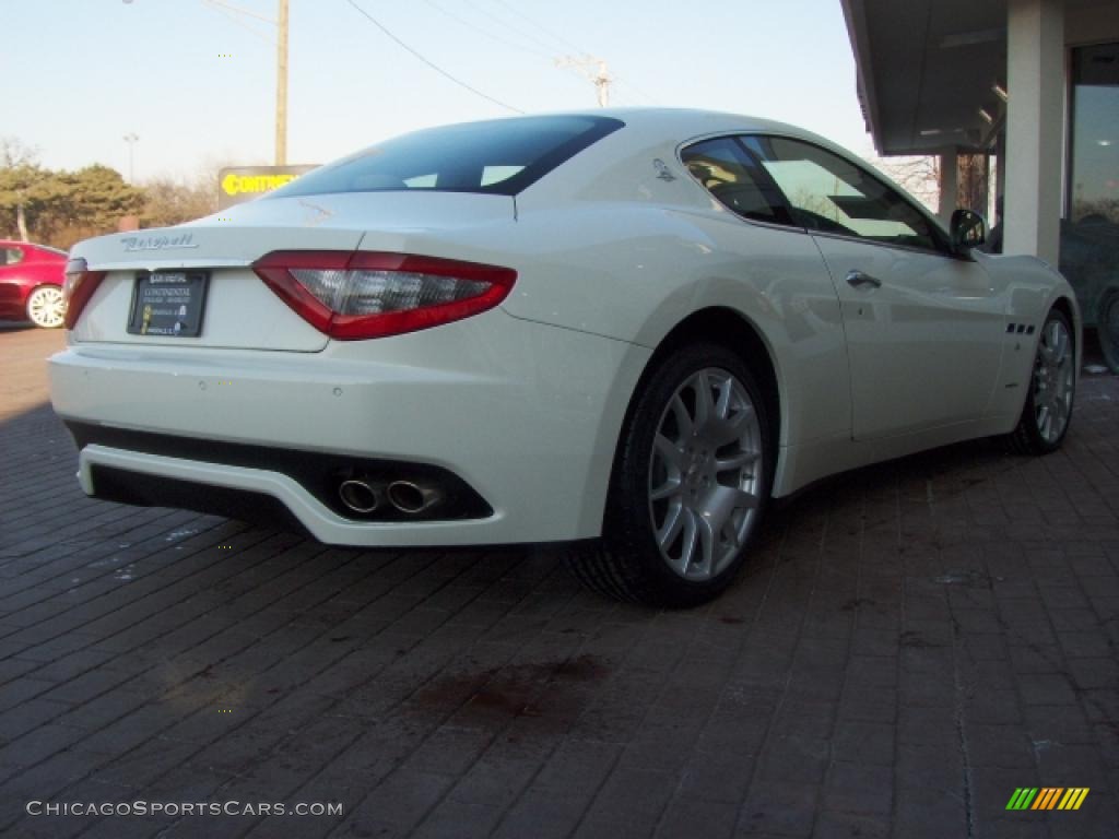 2009 Maserati GranTurismo,  Bianco Eldorado (White) / Beige
