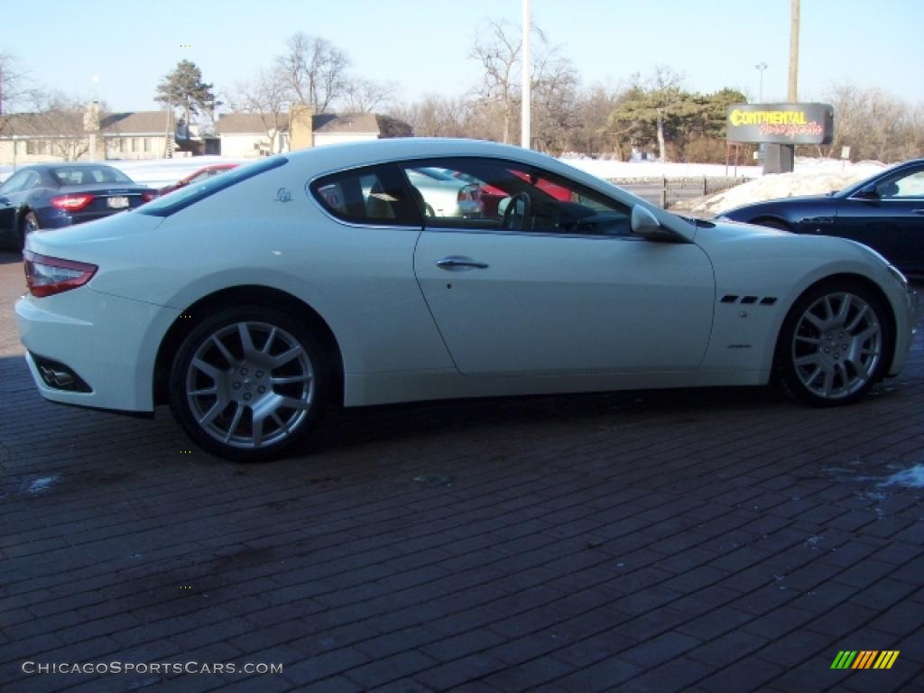 2009 Maserati GranTurismo,  Bianco Eldorado (White) / Beige