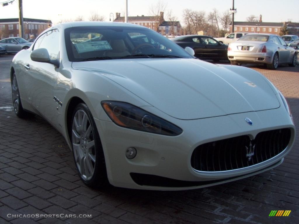 2009 Maserati GranTurismo,  Bianco Eldorado (White) / Beige