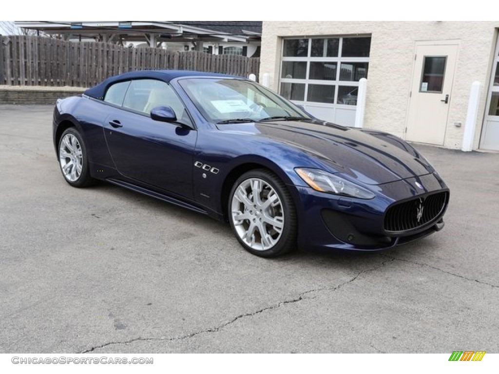 Blu Nettuno (Blue Metallic) / Sabbia Maserati GranTurismo Convertible GT Sport