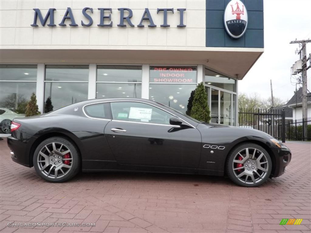 Nero Carbonio (Carbon Black) / Nero Maserati GranTurismo Nero Carbonio (Carbon Black) / Nero Maserati GranTurismo