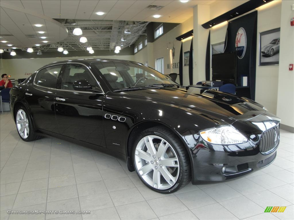 Nero (Black) / Nero Maserati Quattroporte Nero (Black) / Nero Maserati Quattroporte