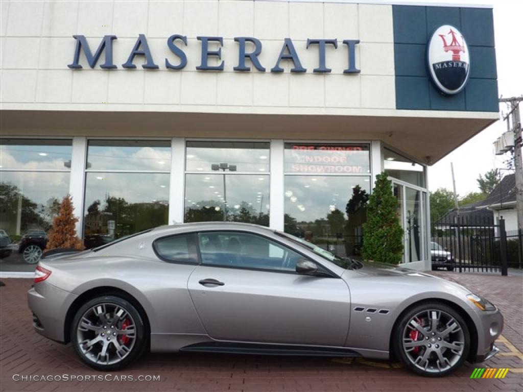 Grigio Nuvolari (Grey) / Nero Maserati GranTurismo S