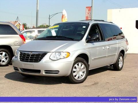 Bright Silver Metallic 2007 Chrysler Town & Country Touring