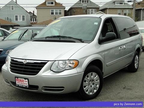 Bright Silver Metallic 2007 Chrysler Town & Country LX