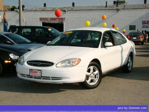 Vibrant White 2003 Ford Taurus SE