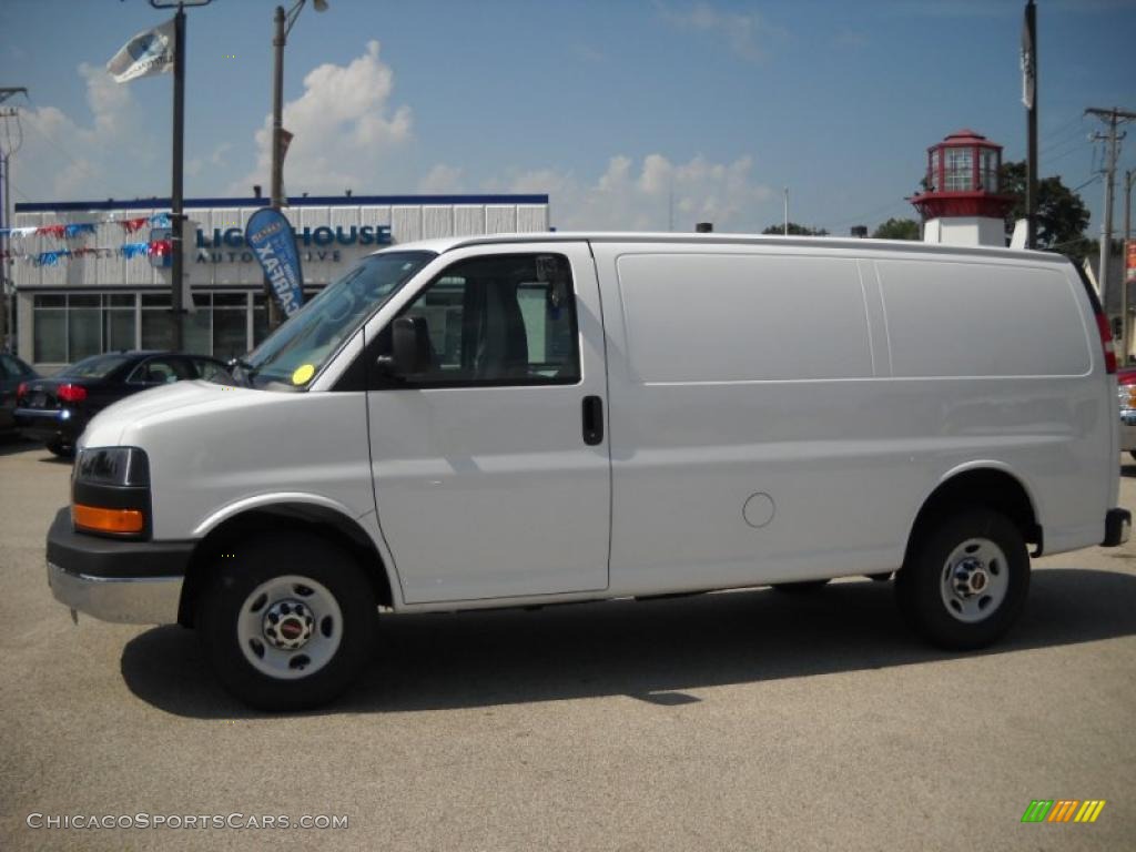 2010 Savana Van 3500 Cargo - Summit White / Medium Pewter photo #2