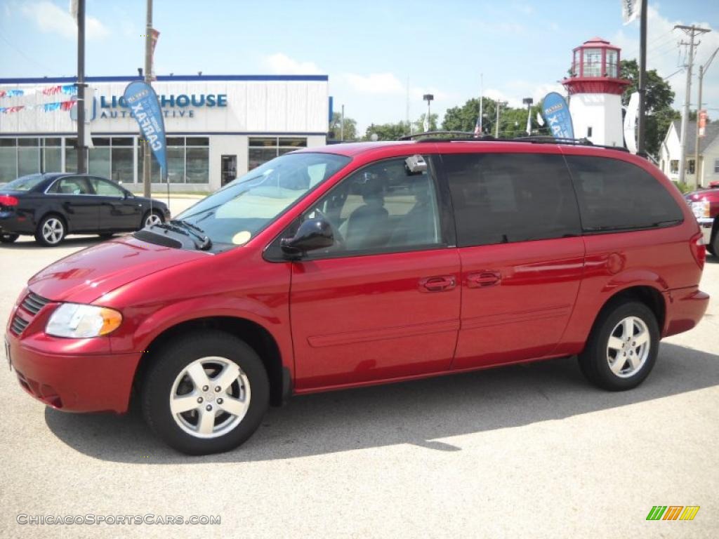 2005 Grand Caravan SXT - Inferno Red Crystal Pearl / Medium Slate Gray photo #2
