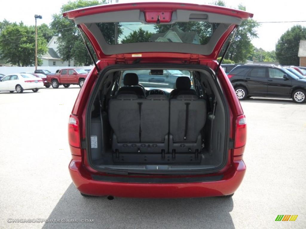 2005 Grand Caravan SXT - Inferno Red Crystal Pearl / Medium Slate Gray photo #9