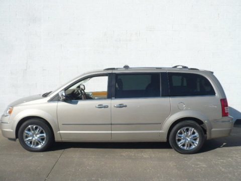 Light Sandstone Metallic 2009 Chrysler Town & Country Limited