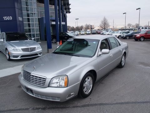 Light Platinum 2004 Cadillac DeVille Sedan Light Platinum 2004 Cadillac DeVille Sedan