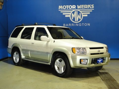 Dover White 2001 Infiniti QX4 4x4