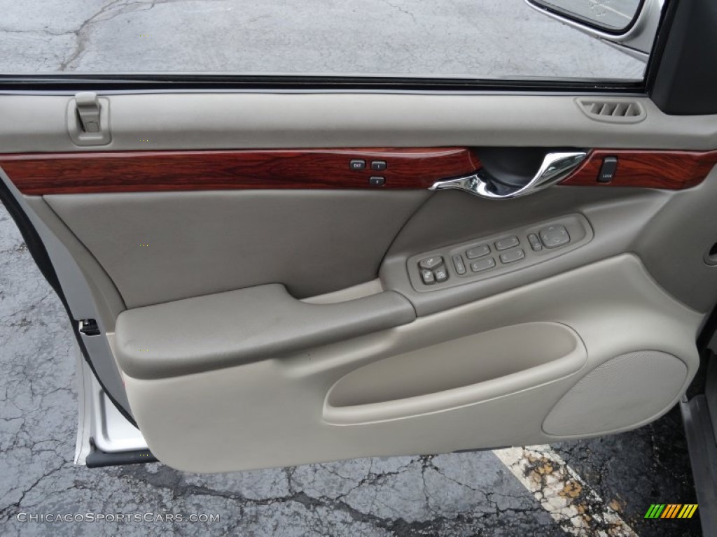2005 DeVille Sedan - Light Platinum / Shale photo #15