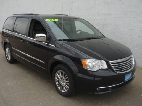 Brilliant Black Crystal Pearl 2011 Chrysler Town & Country Touring - L