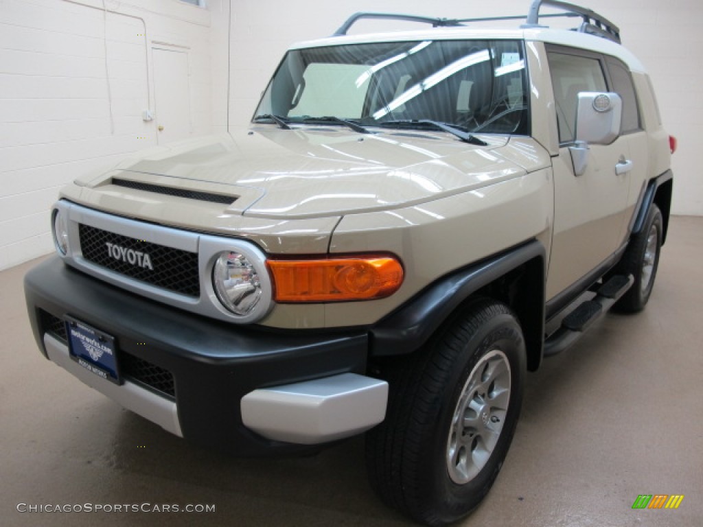 2011 Toyota FJ Cruiser 4WD In Quicksand Photo 4 105620 