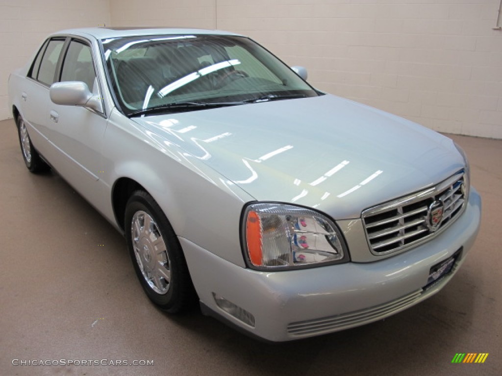 2005 Cadillac DeVille Sedan in White Lightning 242876