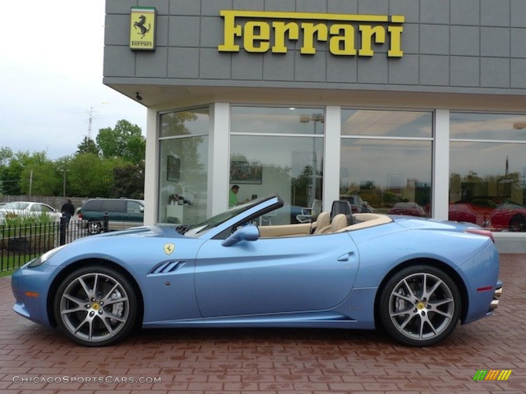 Ferrari California синяя