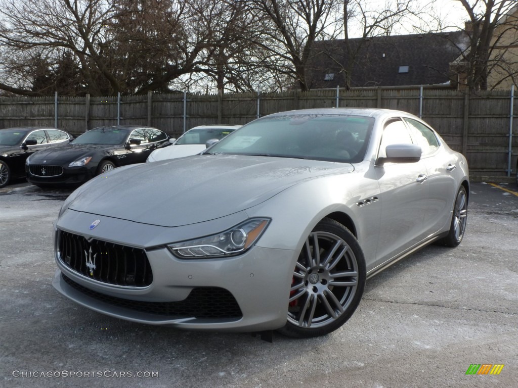 Grigio Metallo (Grey Metallic) / Nero Maserati Ghibli S Q4