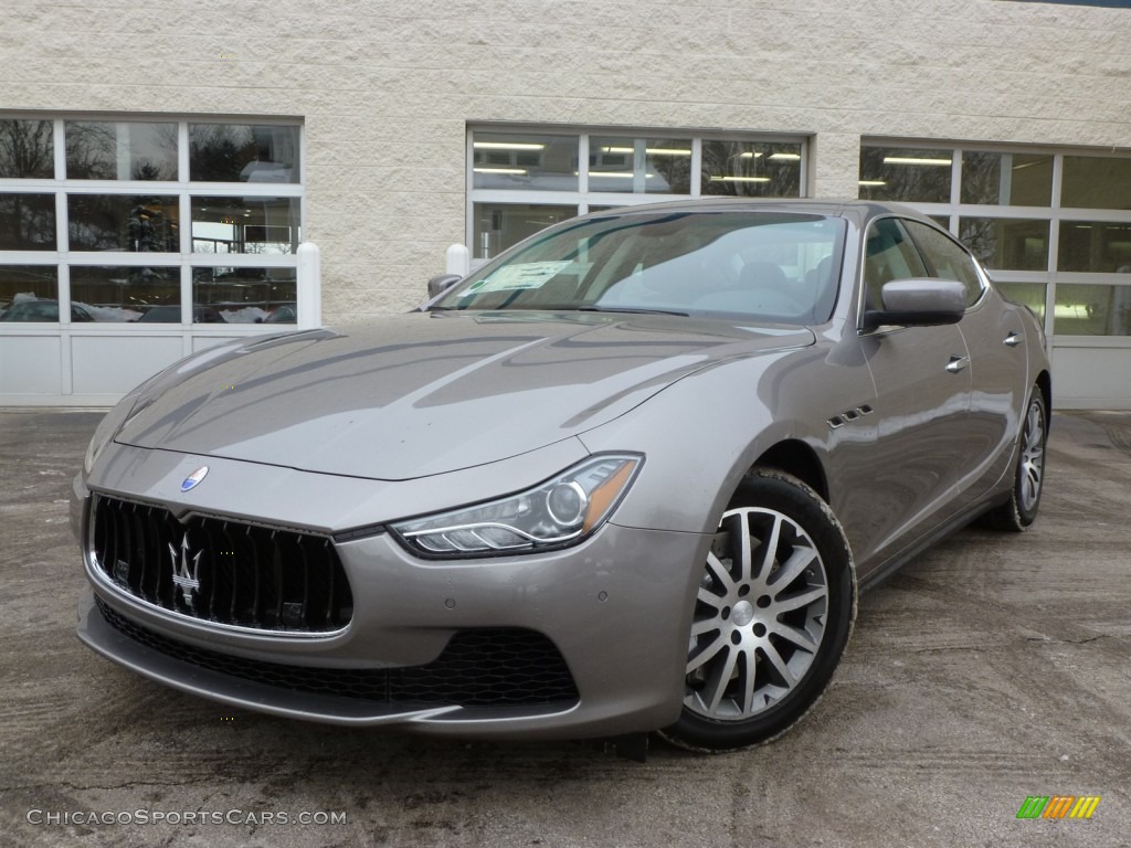 Grigio (Grey) / Nero Maserati Ghibli S Q4