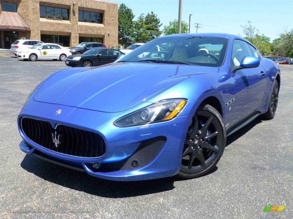 Blu Sofisticato (Sport Blue Metallic) / Bianco Pregiato Maserati GranTurismo Sport Coupe