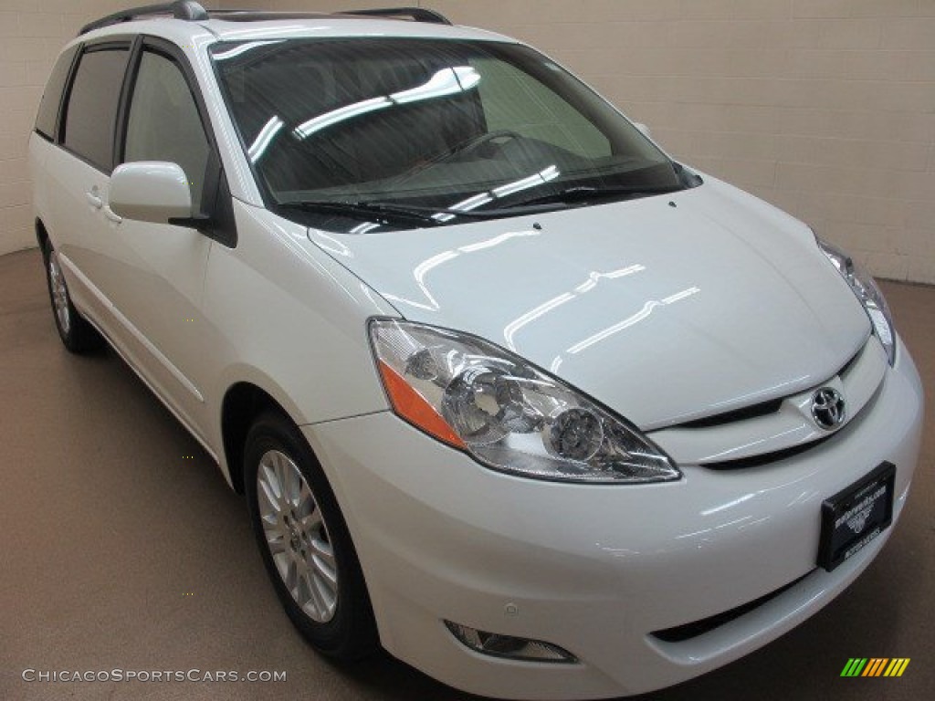 Blizzard Pearl Tricoat / Taupe Toyota Sienna XLE
