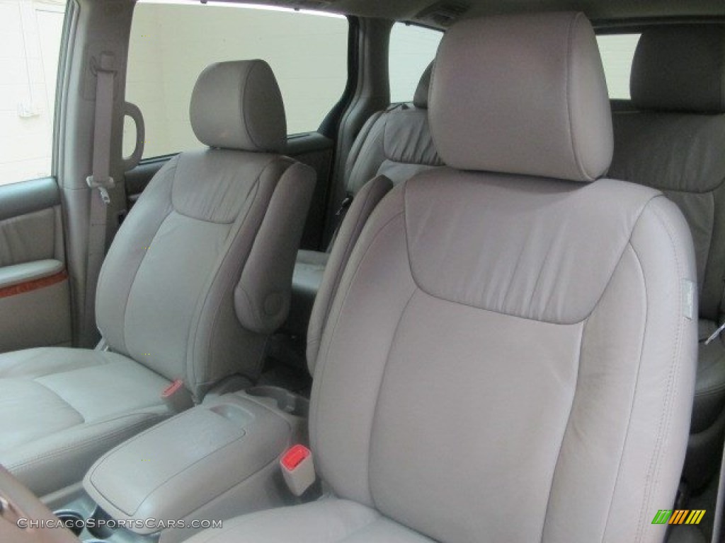 2010 Sienna XLE - Blizzard Pearl Tricoat / Taupe photo #23