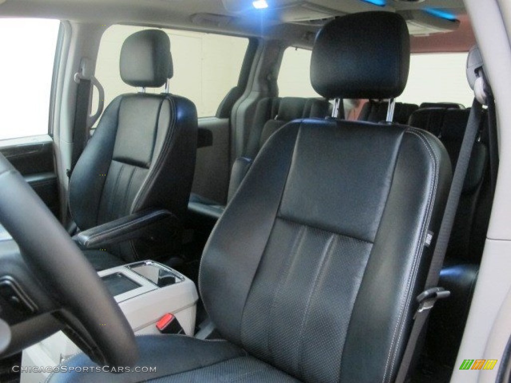 2011 Town & Country Touring - L - Sapphire Crystal Metallic / Black/Light Graystone photo #18