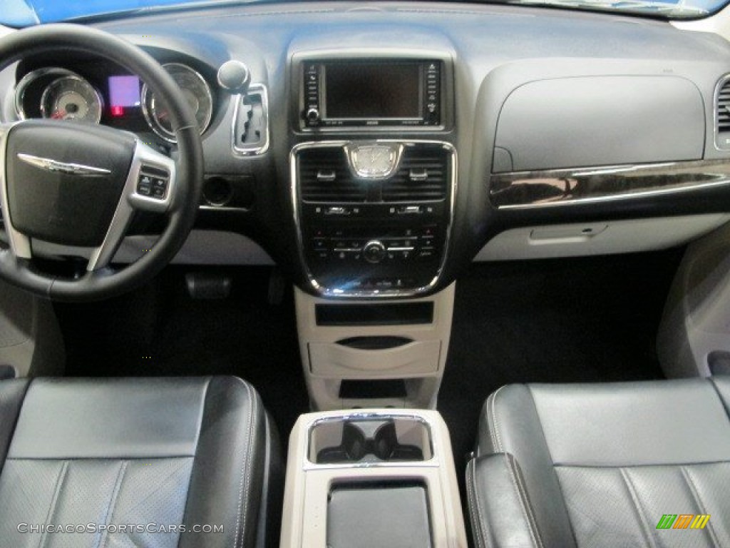 2011 Town & Country Touring - L - Sapphire Crystal Metallic / Black/Light Graystone photo #28